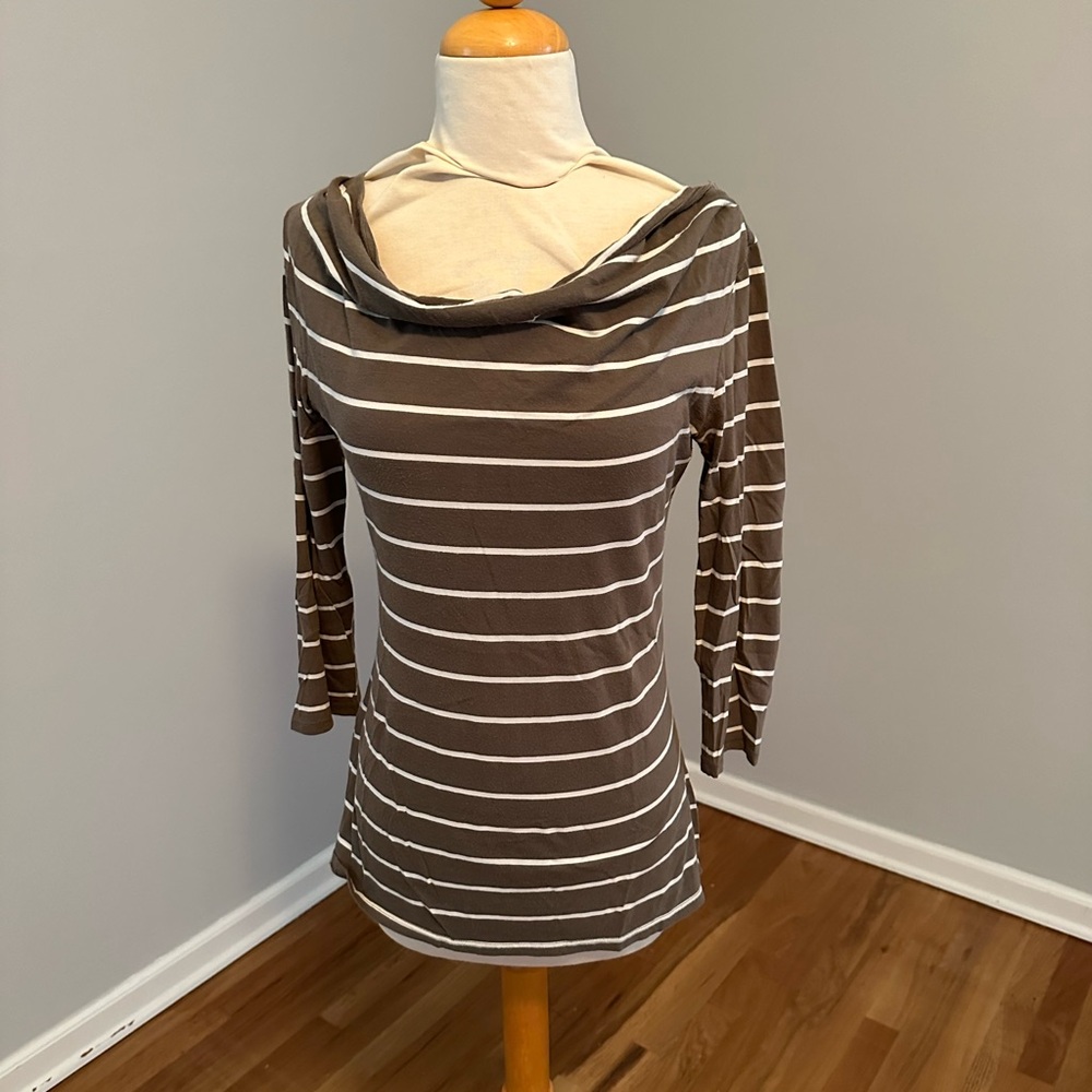 Gap Long Sleeve-shirt Woman’s size Small with relaxed neckline gray white stripe